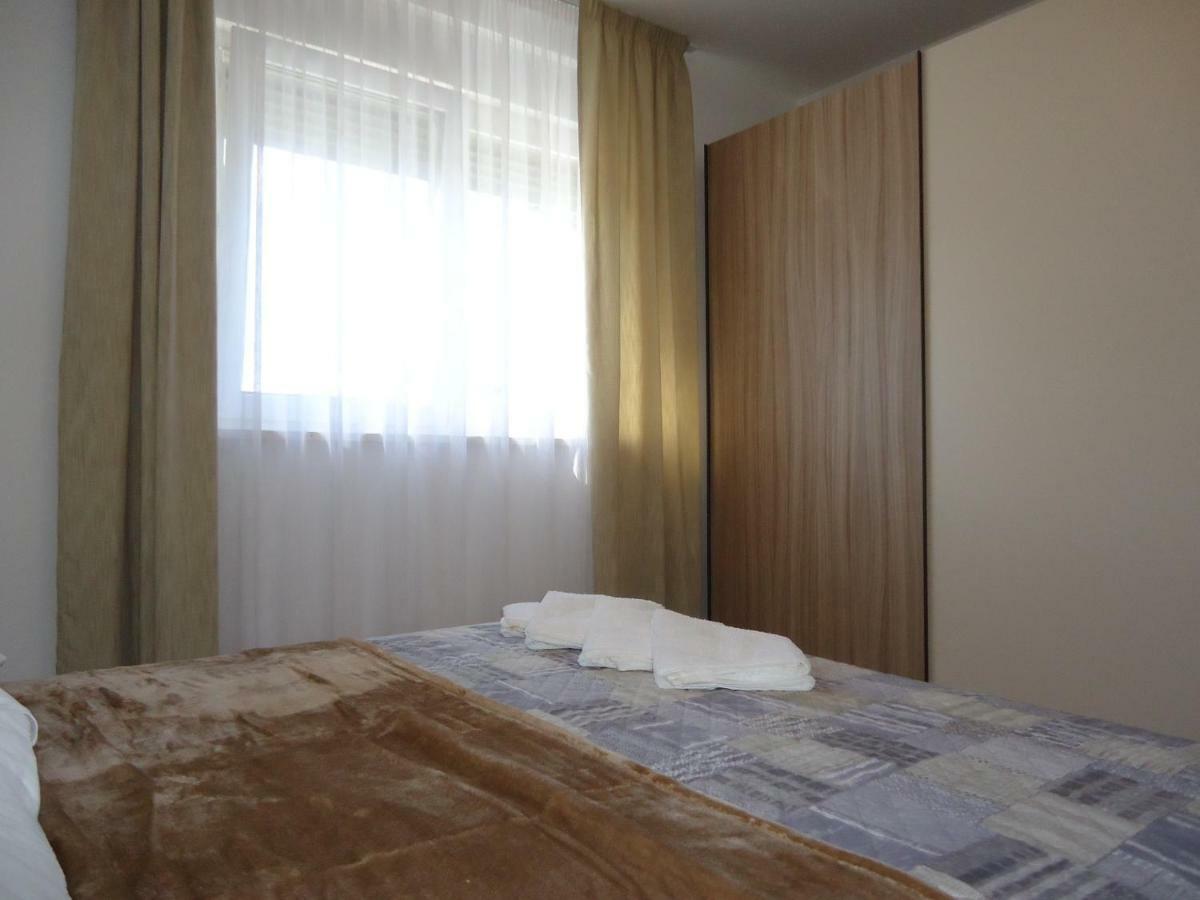 Apartment Pipe Малинска Екстериор снимка